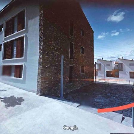 Chalet adosado entero, bbq y piscina comunitaria Sabiñánigo Exterior foto
