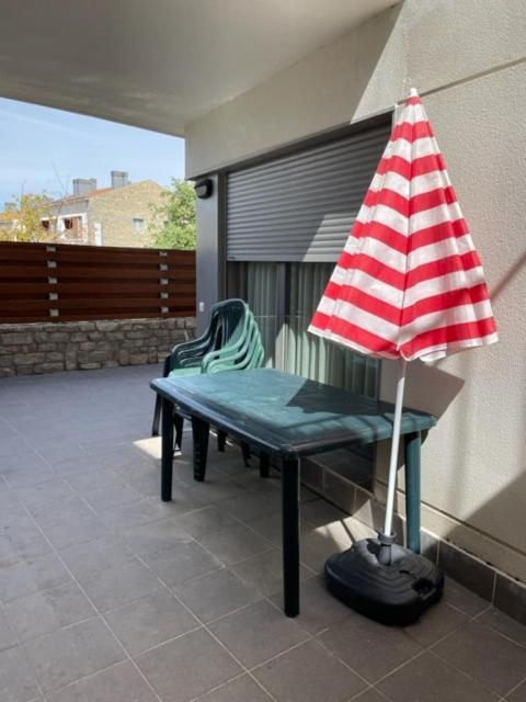 Chalet adosado entero, bbq y piscina comunitaria Sabiñánigo Exterior foto