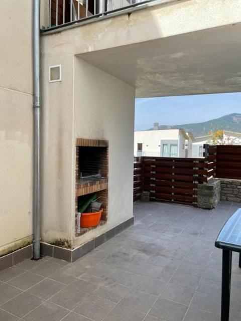 Chalet adosado entero, bbq y piscina comunitaria Sabiñánigo Exterior foto